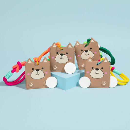 Hide&Scent all styles: Lola (yellow), Cooper (orange), Buddy (green), and Daisy (pink) ropes with bear pouches and scent stones, designed as problem-solving games for dogs.